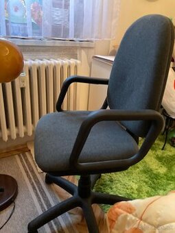 Predam kancelarske kreslo
