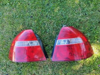 Chevrolet Aveo sedan zadné svetlá