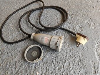 Kábel z 220V na 380V