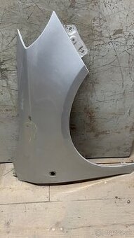 Škoda Fabia 2 5J0 pravý blatník bez hrdze, na malú opravu