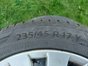 Letné pneu Volkswagen elektróny 235/45 R17
