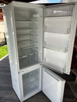 Vstavaná chladnička z mrazničkou