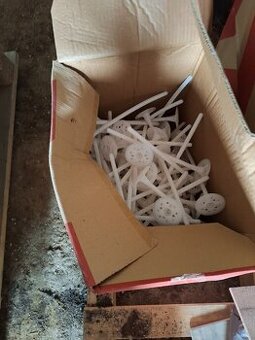 Fasádne zatĺkacie kotvy s kovovým hrotom 10 x 240 mm
