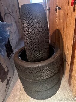 215/45r18 Nokian zimne