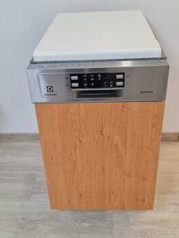 Predám umývačku riadu Electrolux