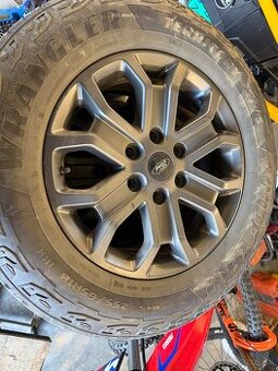 Ford ranger 255/65 r18