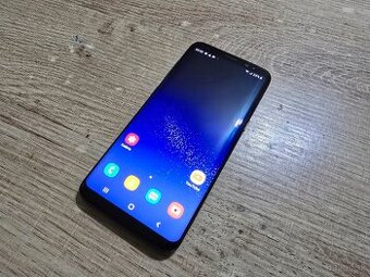 Samsung S8 v super stave ma len velmi jemne znamky pouzivani