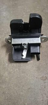 Zámok kufrovýh dverí Volkswagen Polo 6R 2009-2018