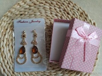 NOVÝ set bižutérie + krabička a brošňa (osobný odber)