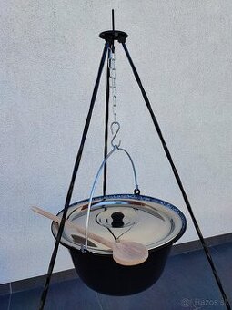 Trojnožka s kotlíkom 10l