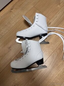 Predám dámske korčule - veľkosť 36