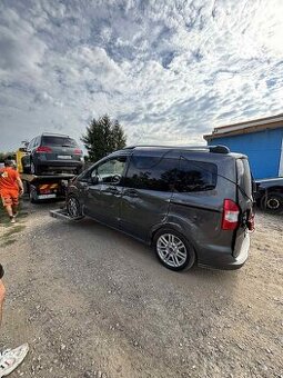 Ford tourneo courier