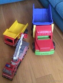 Tri autíčka pre juniora, cena spolu 5€