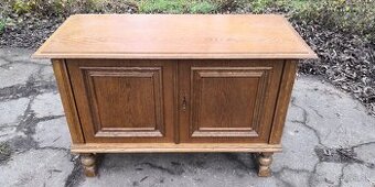 Rustikální komoda na nožkách