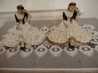 Sosky Royal Dux.Damy s knihou.