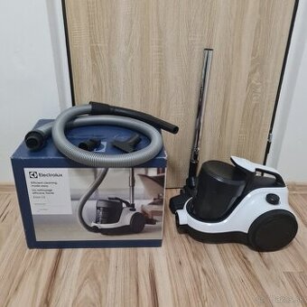 Podlahový vysávač Electrolux EASE C2 ECC21- 2IW biely