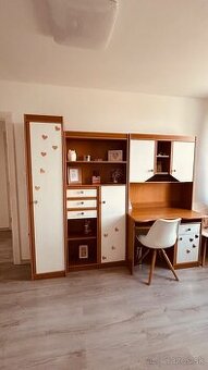 Detská izba 4 skrine a postel