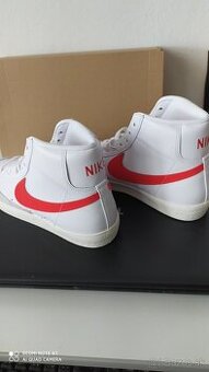 Predám nové kožené tenisky Nike W Blazer midi 77