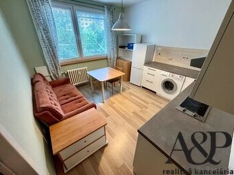 NA PRENÁJOM 1,5 IZBOVÝ BYT, 37M2, UL. S. JURKOVIČA, SENICA