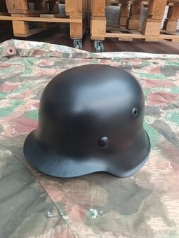 Predám originál Nemecku prilbu m42 veľkosť 64