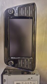 Predám originál rádio Škoda Columbus (Superb 3, 2016)