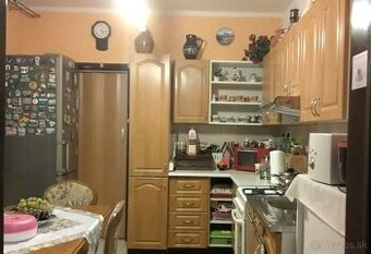 Veľký 3 izbový byt 85 m2 s loggiou, ul. Kyjevská, Levice