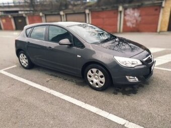 Opel Astra 1.4 74kw, LEN : 65 tisíc km