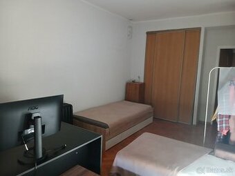Prenajmem nepriechodnú izbu