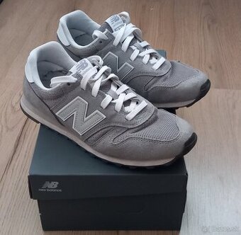 Topánky New Balance 40,5 v sivej farbe