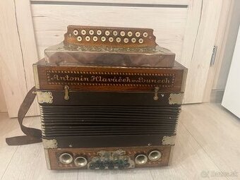 Heligonka Antonín Hlaváček v Lounech