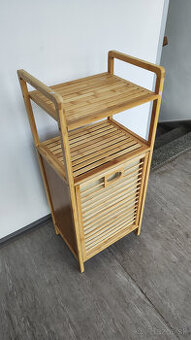 Bambusová polica s košom na prádlo