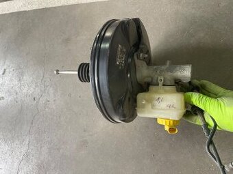 SKODA OCTAVIA I lift posilovac pumpa brzdova