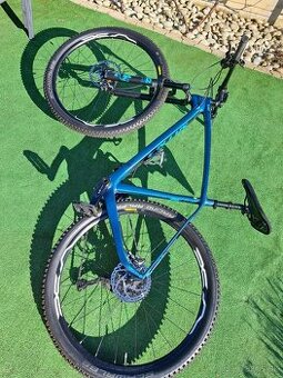 Karbónový bicykel Kellys