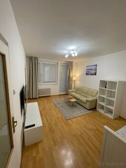 Ponúkam 1. Izbový byt na prenájom. Nie som RK