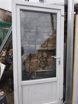Predám plastove dvere