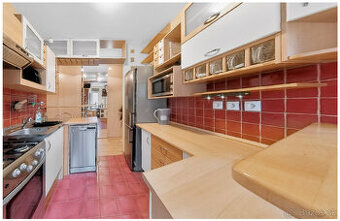 ÚSVIT / 3i byt BB / prenájom / Švermova / blízke CENTRUM /