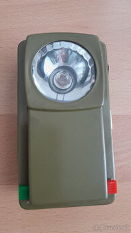 Predám starú ručnú baterku na 4,5V batériu