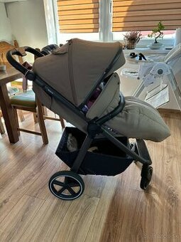 Športový kočík Carrello Bravo SL 2025