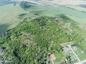 Exkluzívny pozemok o výmere 58.000 m2 pri obci Podhorany