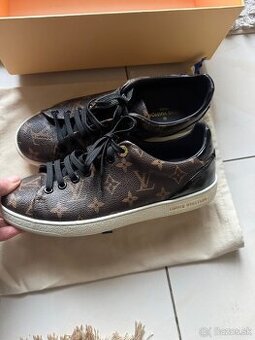Tenisky LV velkost 40 sedi na 39,5-40