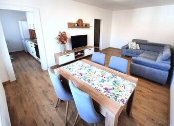 2i zariadený byt s parkovacím miestom blízko centra