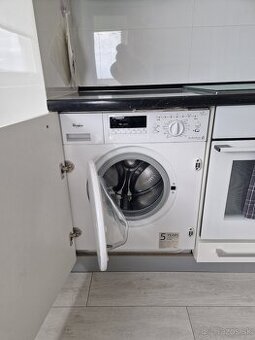 Vstavaná pracka whirpool
