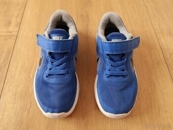 Tenisky NIKE č. 27,5 (vnút. dĺžka 17,7 cm) - TOP STAV.