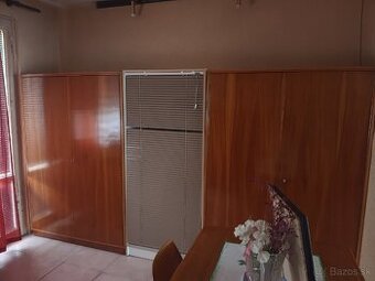 zachovalé retro skrine za 20 €.