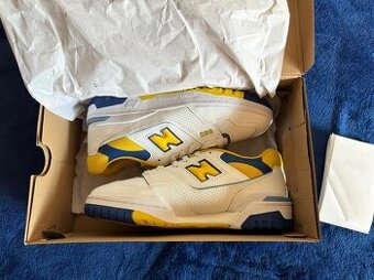 (2) New Balance 550