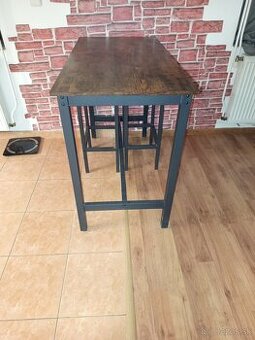 Stôl so stoličkami