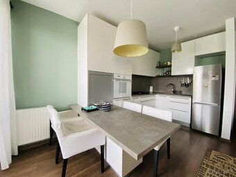 Na prenájom kompletne zariadený 3 izbový byt s 2 balkónmi, s