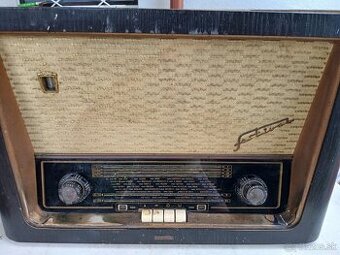 Retro rádio Tesla 721A