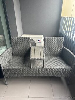 Záhradná ratanová lavica so stolíkom