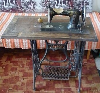 šijací a písací stroj,hodiny